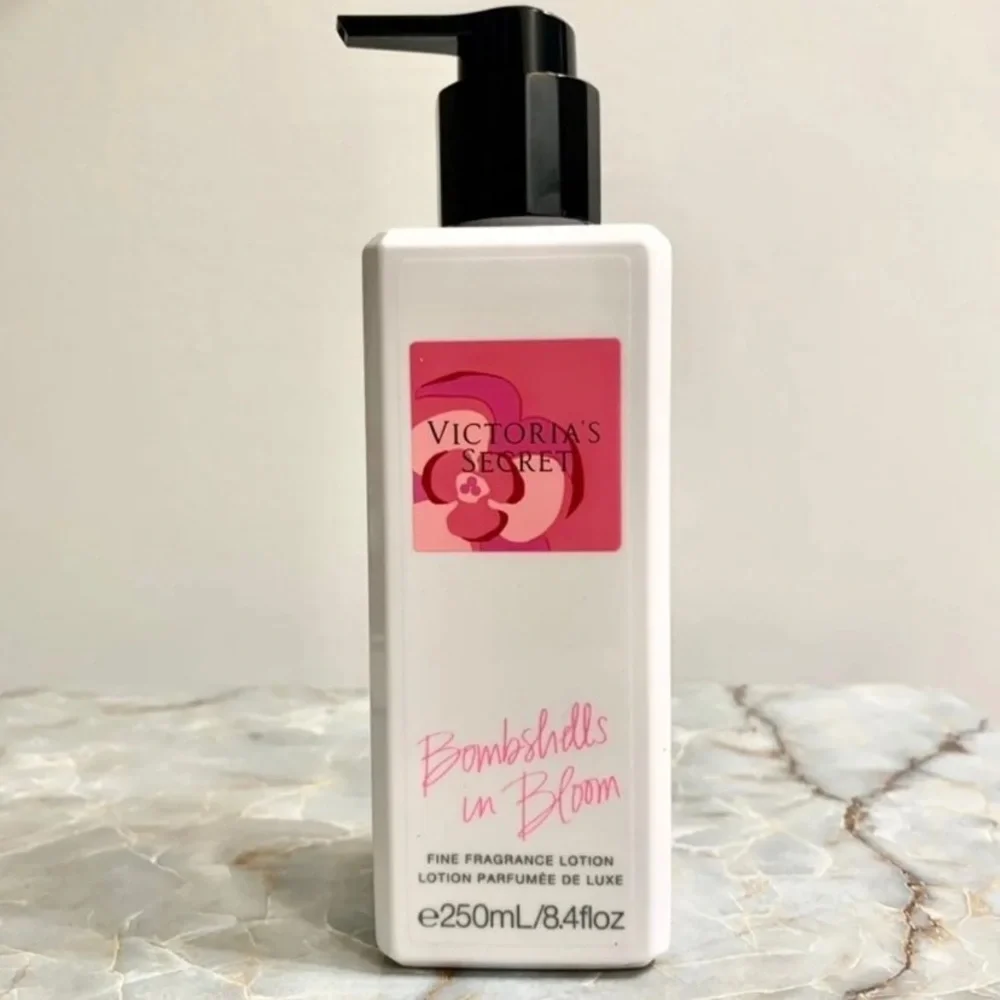 Victoria's Secret Bombshells in Bloom Lotion NEW - Picture 1 of 4